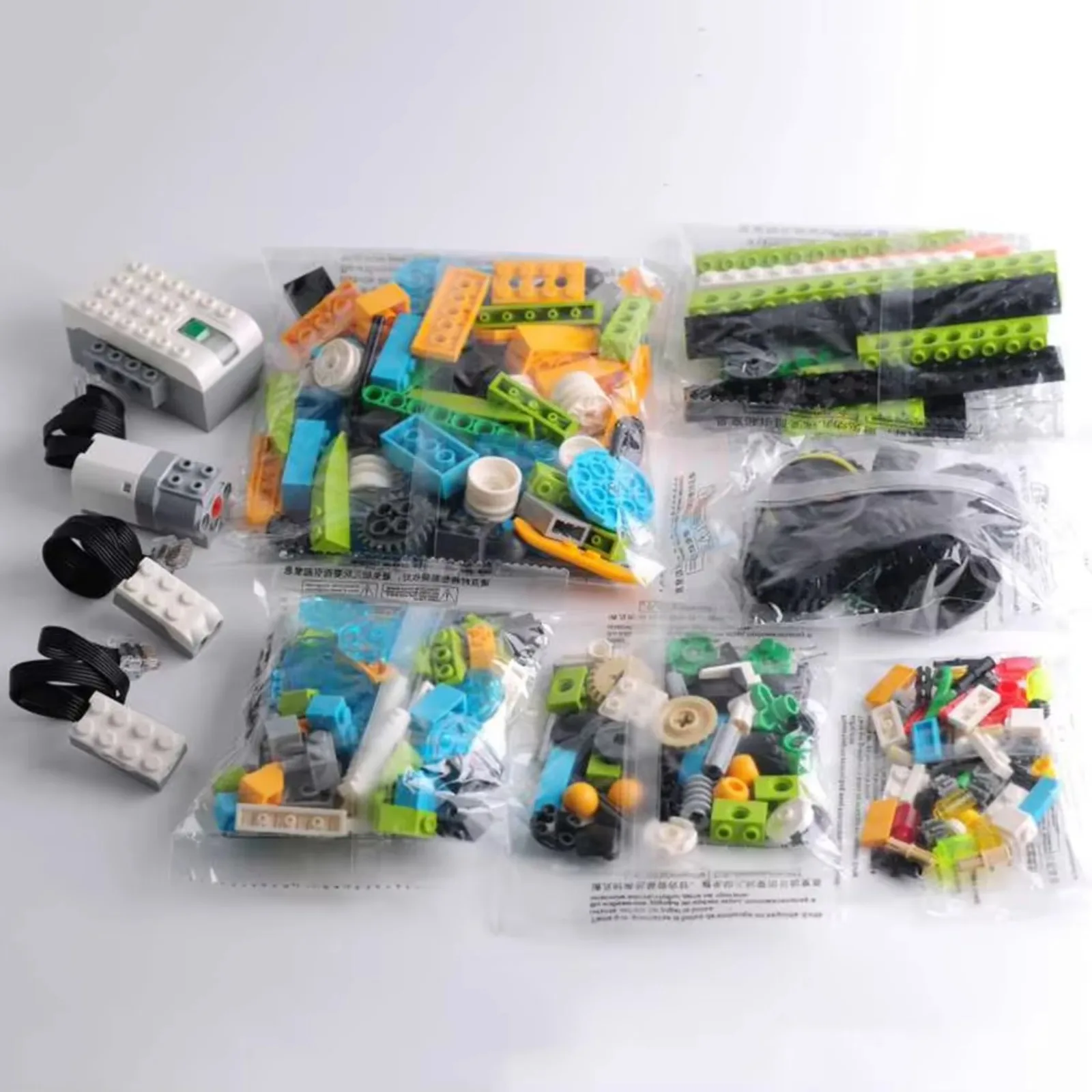 単三電池リチウム電池教育用ビルディングブロックキット280個 - Kids Education Program のレビューと価格